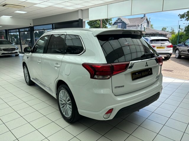 Mitsubishi Outlander 2.4 Phev 4H 207 Bhp White #8