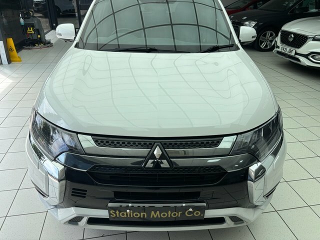 Mitsubishi Outlander 2.4 Phev 4H 207 Bhp White #21