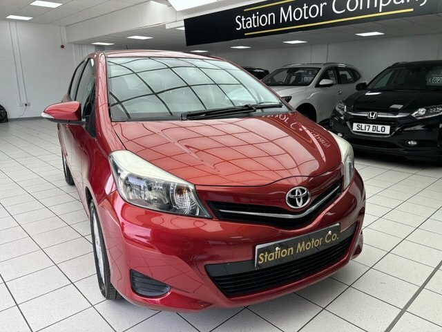 Toyota Yaris Hatchback Grey #3