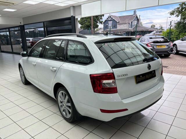 Skoda Octavia Tdi Se L Estate White #5