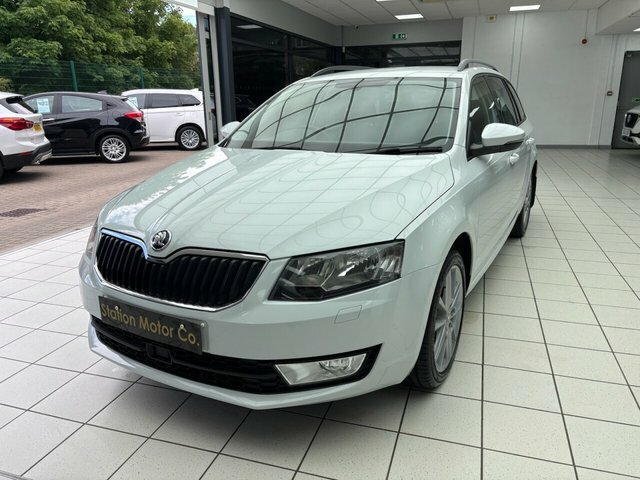 Skoda Octavia Tdi Se L Estate White #2