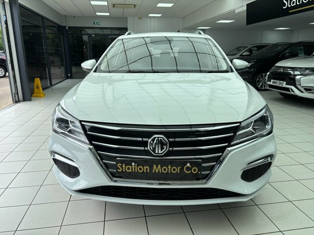 MG MG5 Exclusive Estate White #4