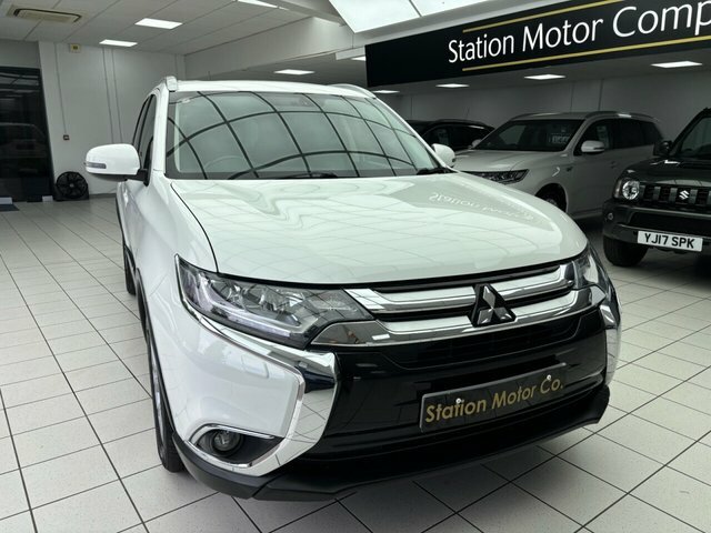 Mitsubishi Outlander Di-d Gx4 Suv White #3
