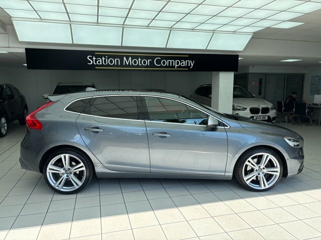 Volvo V40 Hatchback Black #13