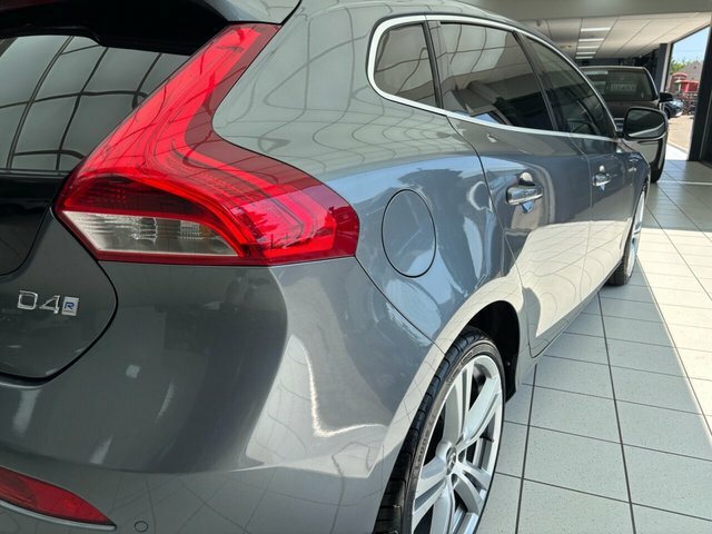 Volvo V40 Hatchback Black #17