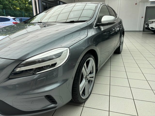 Volvo V40 Hatchback Black #15