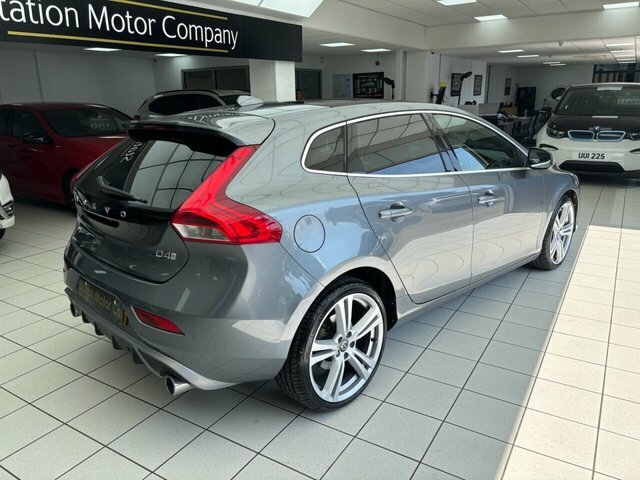 Volvo V40 Hatchback Black #12