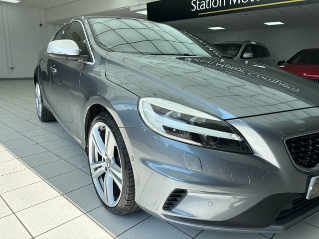 Volvo V40 Hatchback Black #14