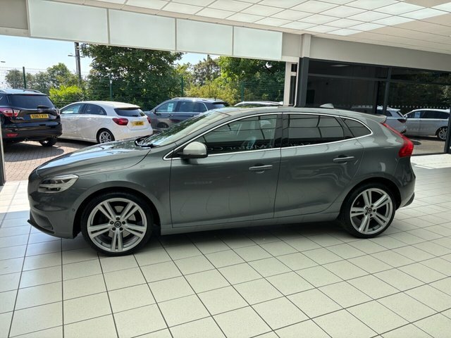 Volvo V40 Hatchback Black #7