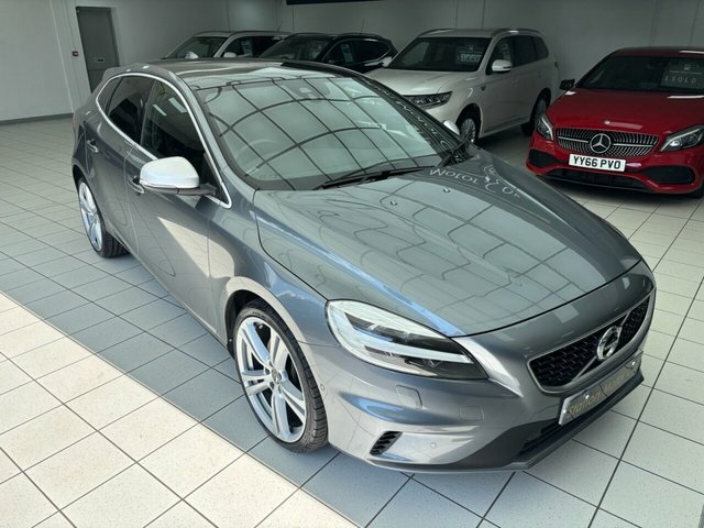Volvo V40 Hatchback Black #23