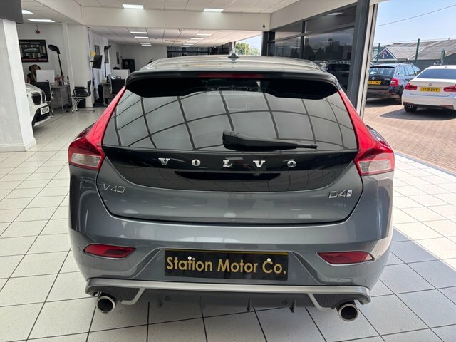 Volvo V40 Hatchback Black #10