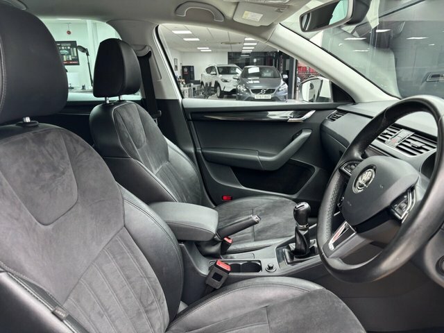 Skoda Octavia Tdi Se L Estate White #3