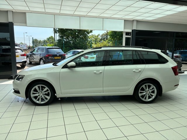 Skoda Octavia Tdi Se L Estate White #2