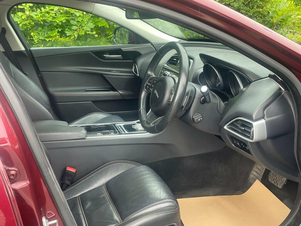 Jaguar XE 2.0D Prestige Euro 6 Ss Red #3
