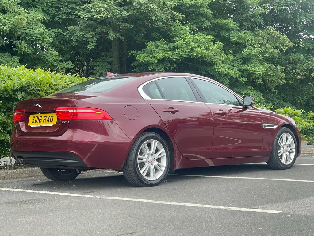 Jaguar XE 2.0D Prestige Euro 6 Ss Red #4