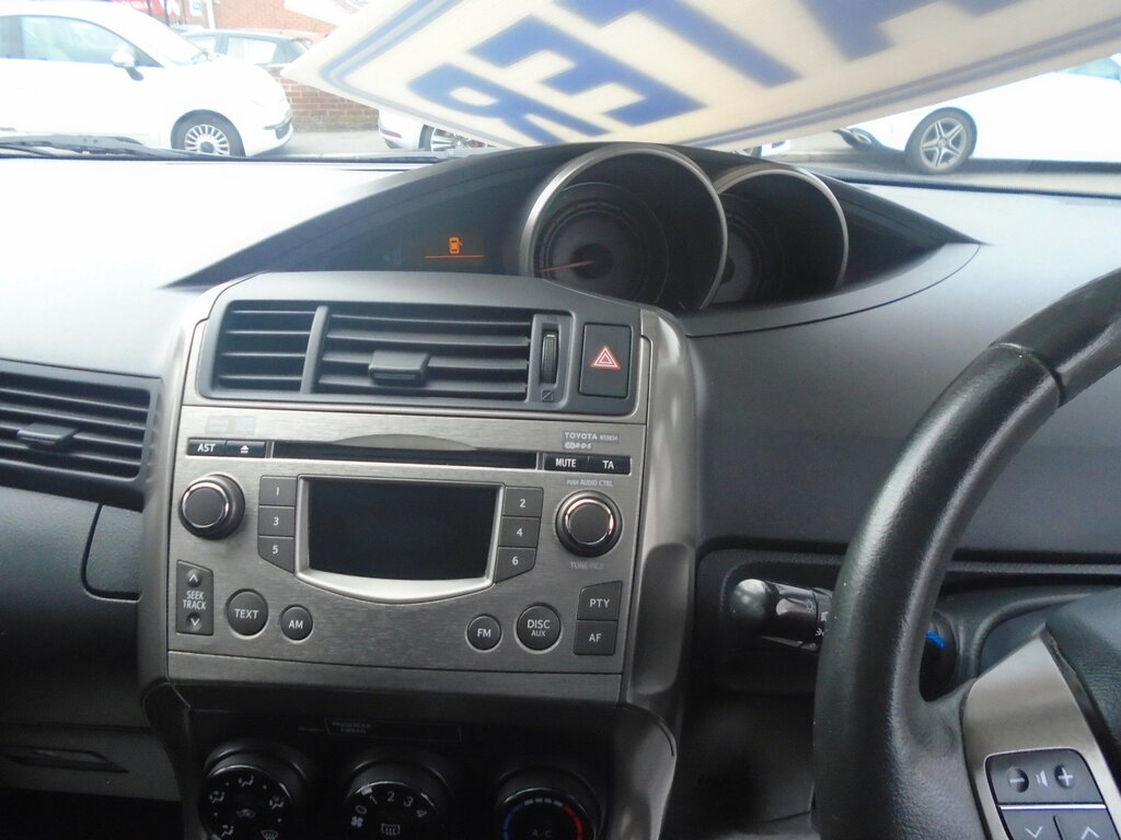 Toyota Verso Blue #9