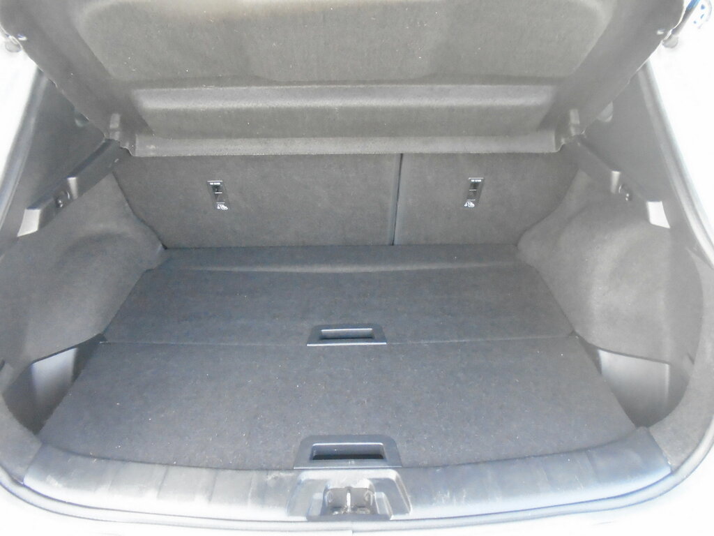 Nissan Qashqai Hatchback Black #16