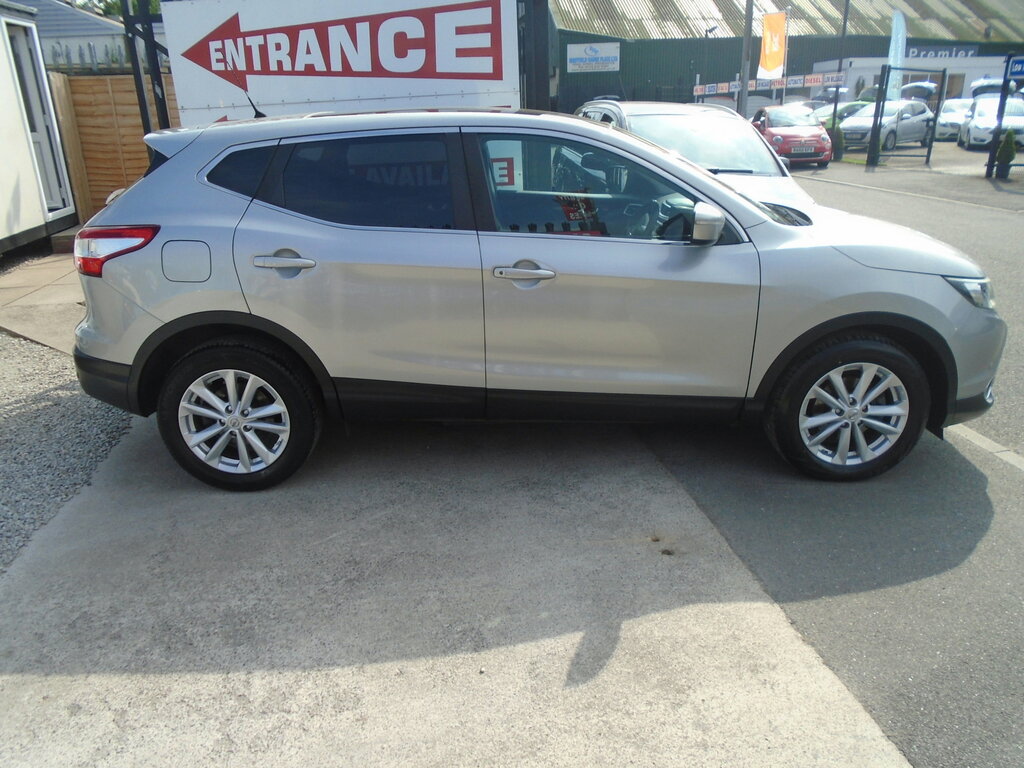 Nissan Qashqai Hatchback Black #14