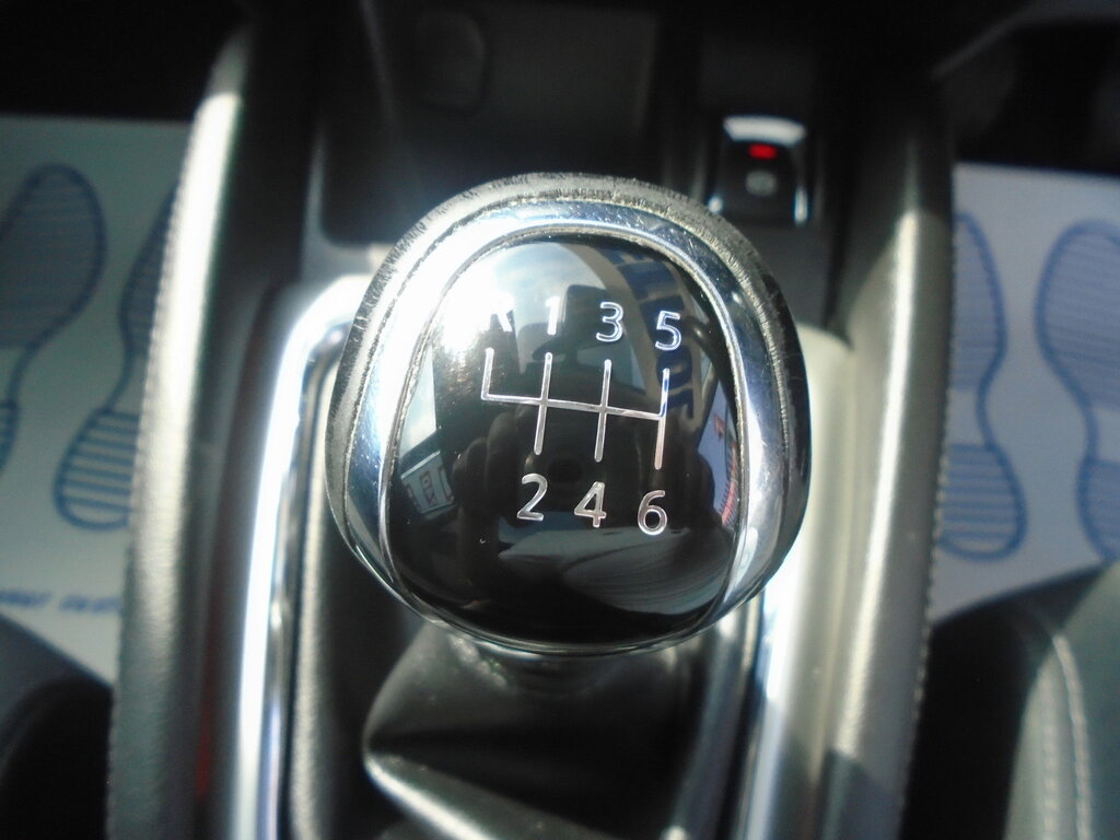 Nissan Qashqai Hatchback Black #7