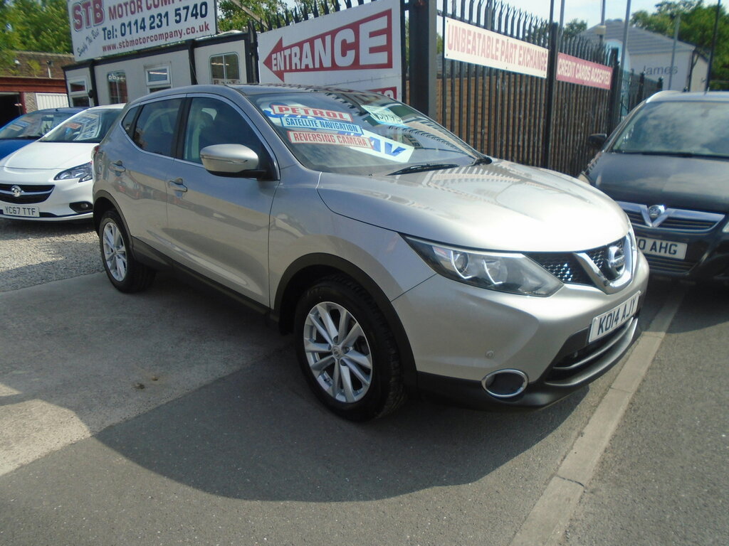 Nissan Qashqai Hatchback Black #1
