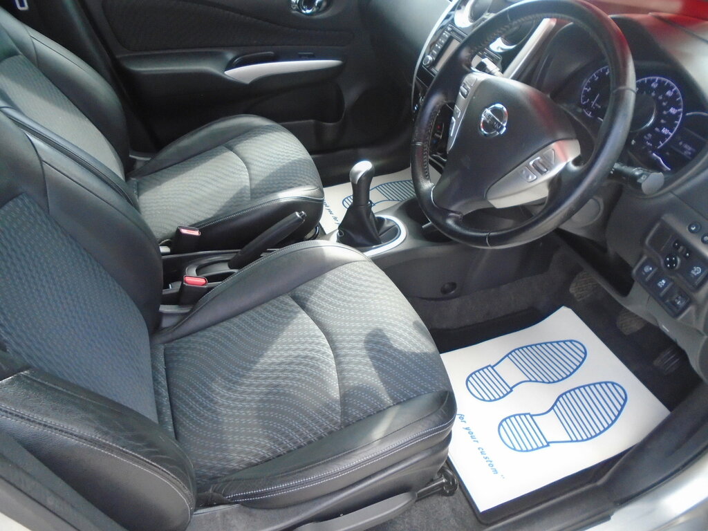 Nissan Note Tekna Red #7