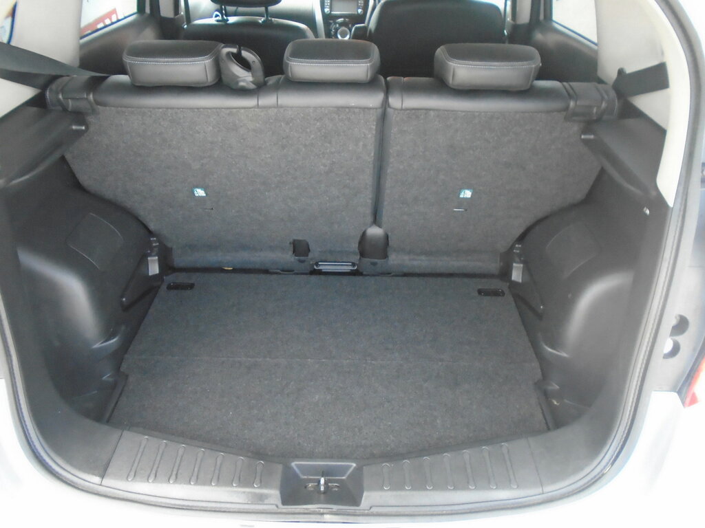 Nissan Note Tekna Red #13