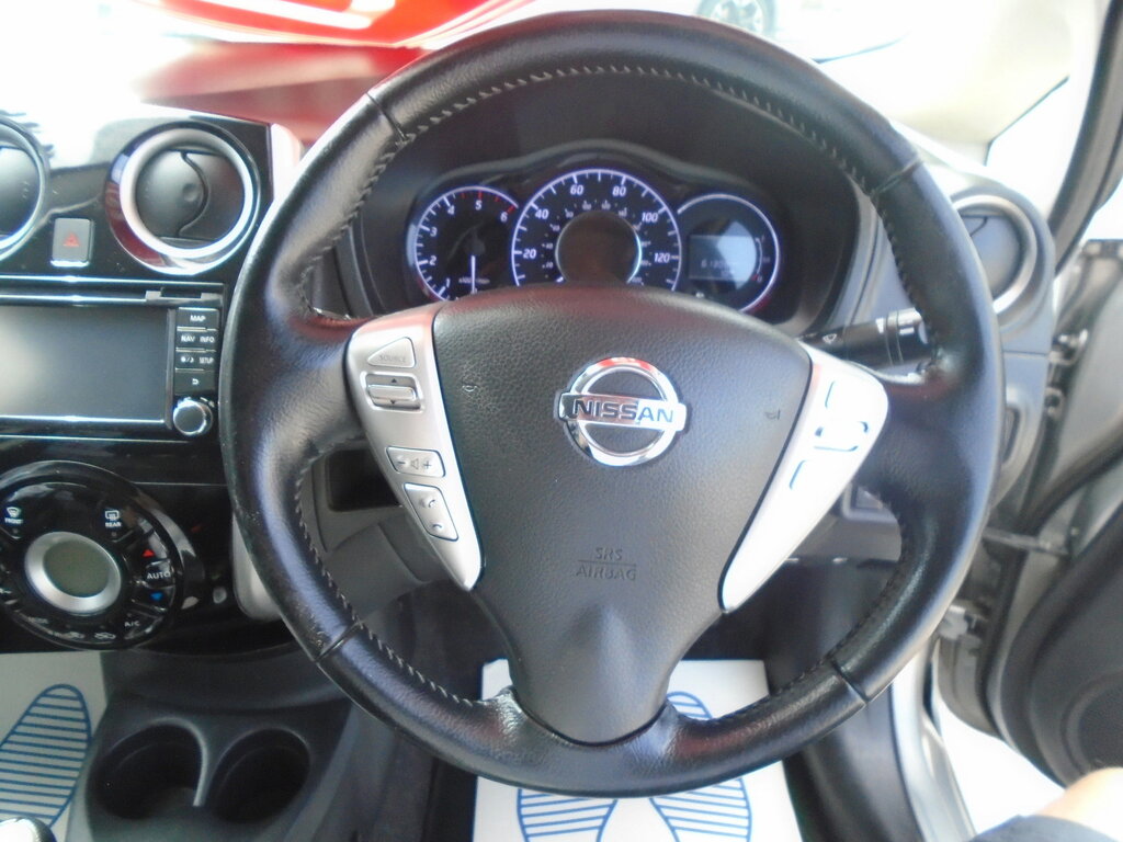 Nissan Note Tekna Red #8