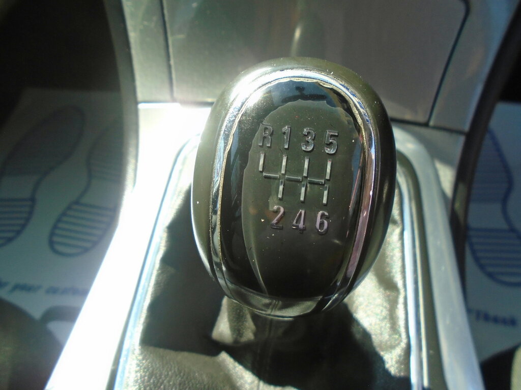 Vauxhall Insignia Hatchback Red #9