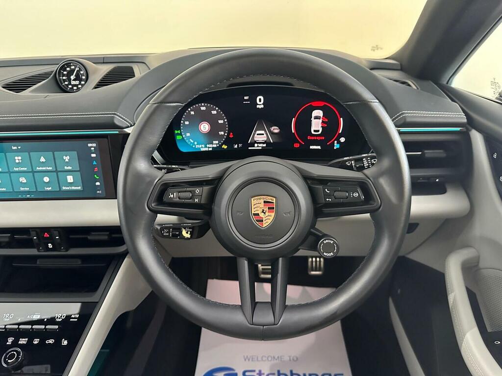 Porsche Macan Pdk  #24