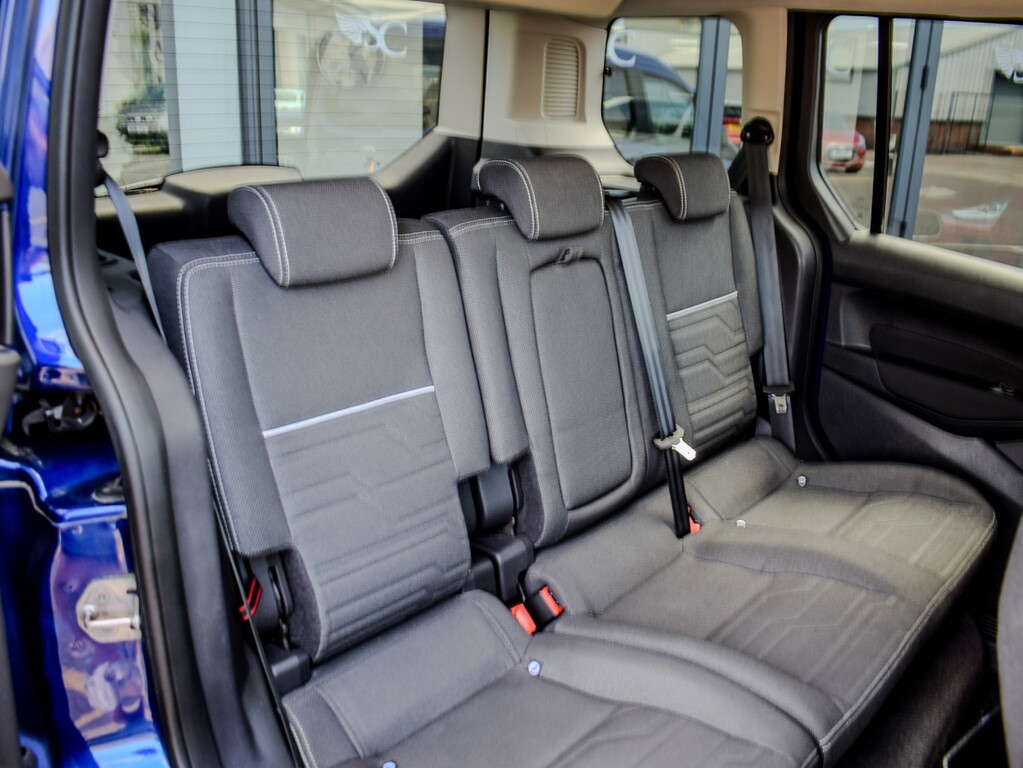 Ford Tourneo Connect Mpv 1.5 Tdci Titanium 2016 Black #11