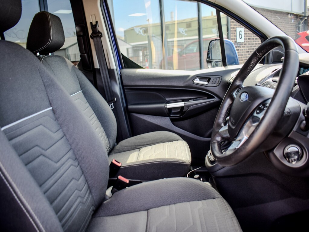 Ford Tourneo Connect Mpv 1.5 Tdci Titanium 2016 Black #9