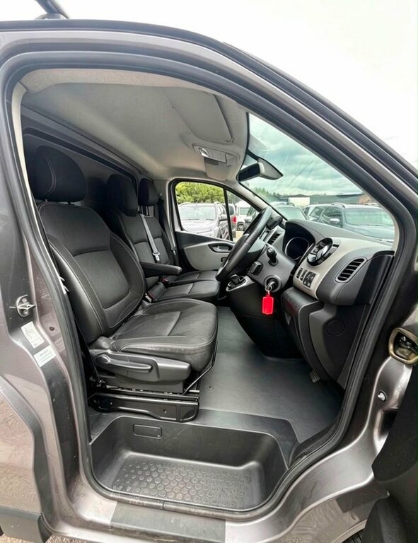 Renault Trafic 2015 1.6 Dci Energy 27 Sport Swb Standard Roof Eur Grey #6