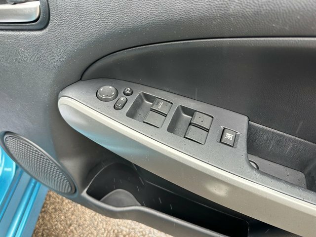 Mazda 2 Hatchback 1.3 Venture 2013 Red #14