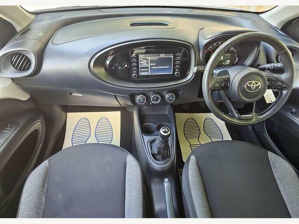 Toyota Aygo X Pure White #2