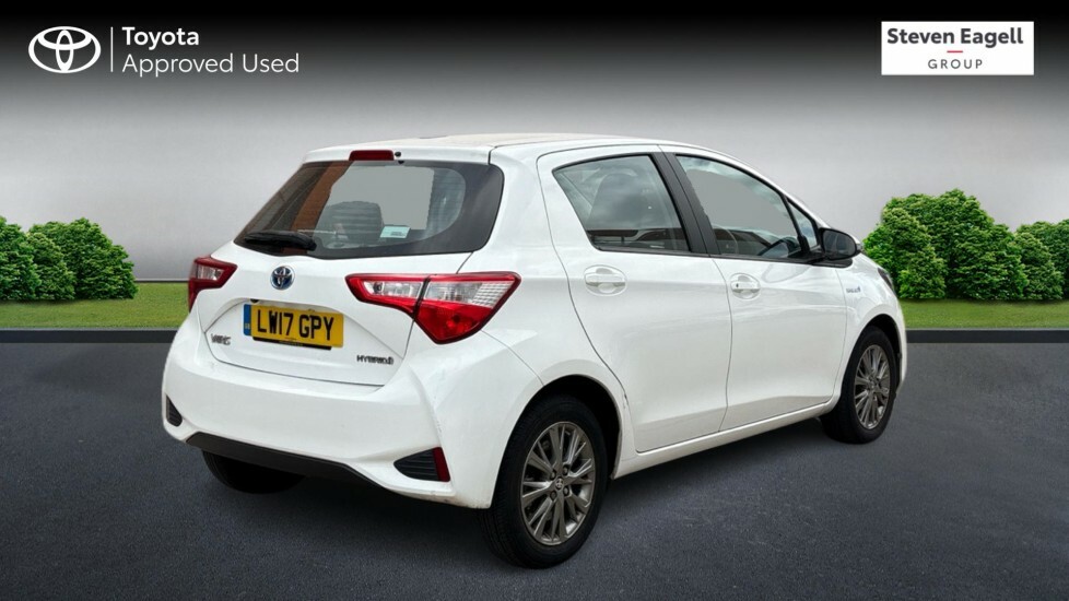 Toyota Yaris 1.5 Vvt-h Icon Tech E-cvt Euro 6 Ss LW17GPY White #2