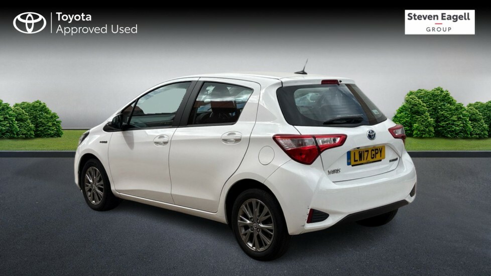 Toyota Yaris 1.5 Vvt-h Icon Tech E-cvt Euro 6 Ss LW17GPY White #4
