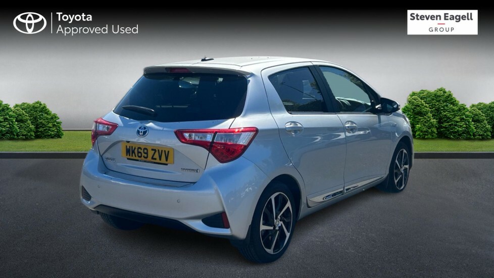 Toyota Yaris 1.5 Vvt-h Excel E-cvt Euro 6 Ss WK69ZVV Silver #2