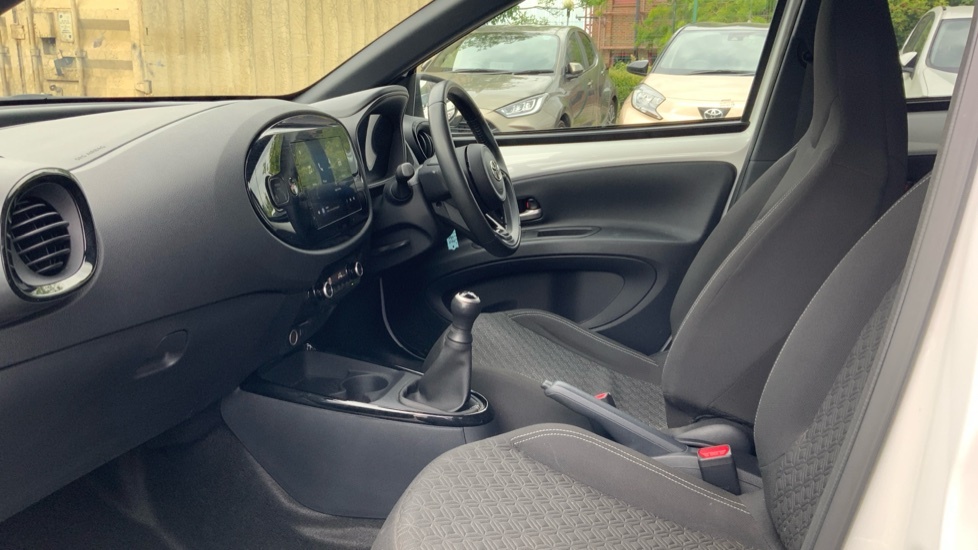 Toyota Aygo X 1.0 Vvt-i Edge Hatchback Euro 6 EK24WUJ White #5