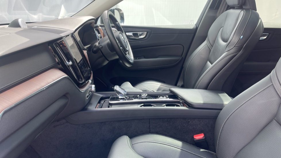 Volvo XC60 2.0H T8 Recharge 18.8Kwh Ultimate Dark Awd Eu BL24FPG Grey #6