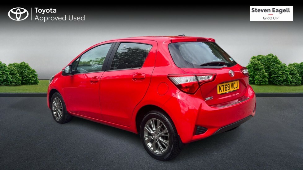 Toyota Yaris 1.5 Vvt-i Icon Euro 6 KT69VCJ Red #4