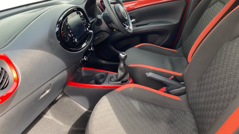 Toyota Aygo X 1.0 Vvt-i Edge Euro 6 Ss BT73EWG Red #5