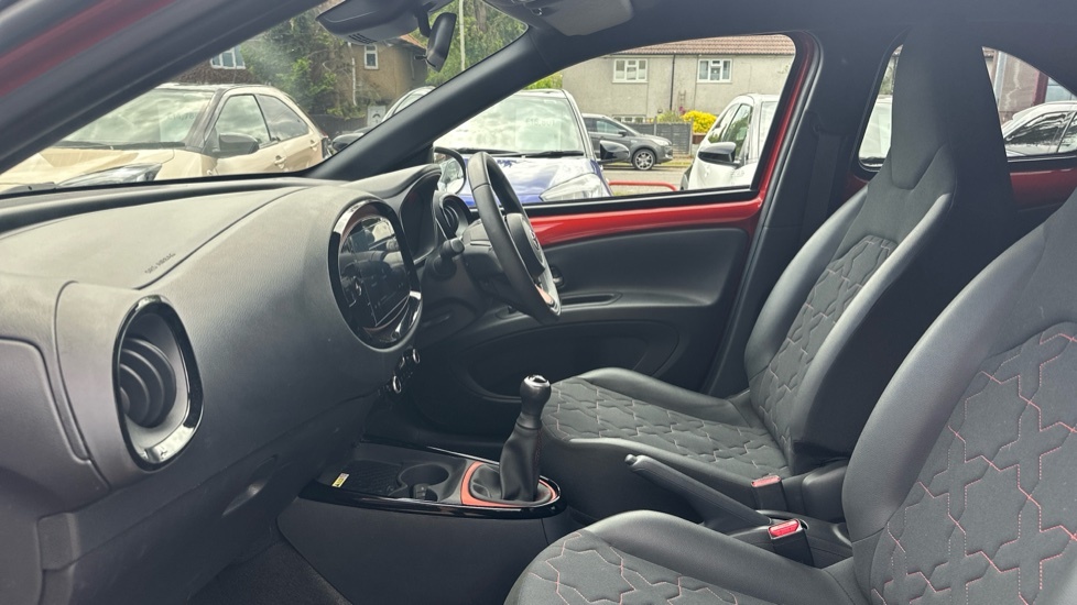 Toyota Aygo X 1.0 Vvt-i Exclusive Euro 6 Ss LM23AOJ Red #5