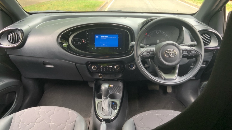 Toyota Aygo X 1.0 Vvt-i Exclusive X-shift Euro 6 Ss ET23FNR Green #6