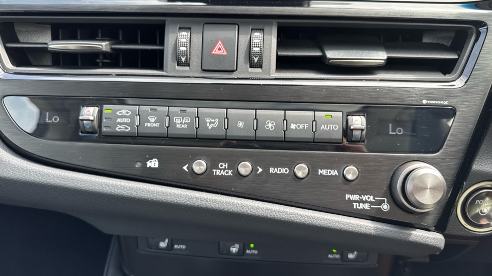 Lexus ES 300H 2.5 Takumi Cvt Blue #39