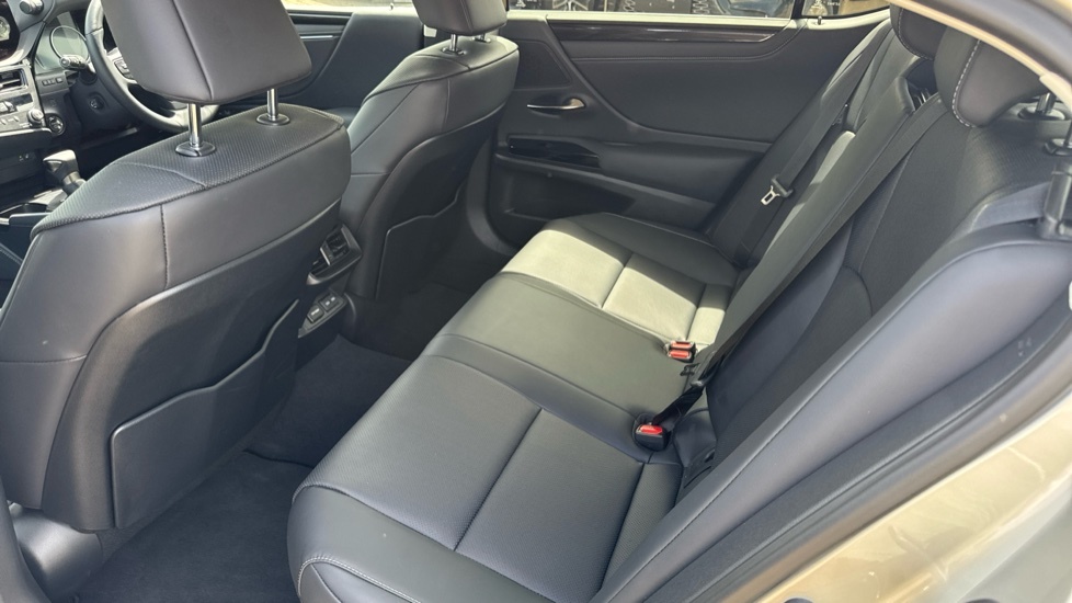Lexus ES 300H 2.5 Takumi Cvt Blue #16