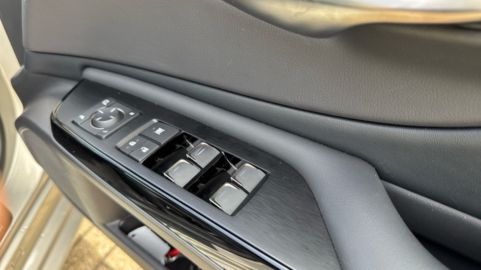 Lexus ES 300H 2.5 Takumi Cvt Blue #32