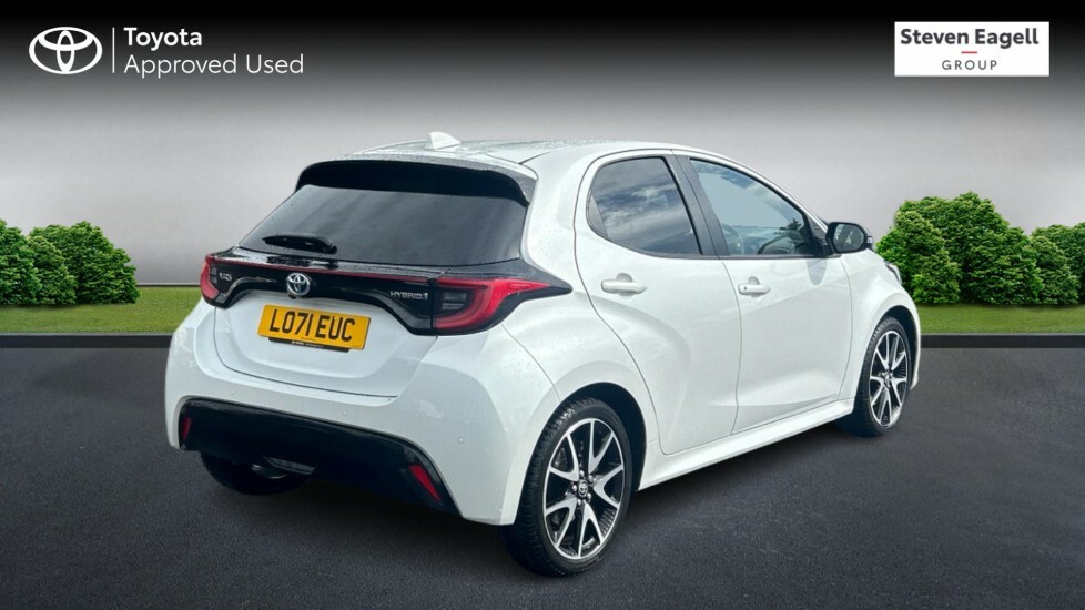 Toyota Yaris 1.5 Vvt-h Dynamic E-cvt Euro 6 Ss LO71EUC White #2
