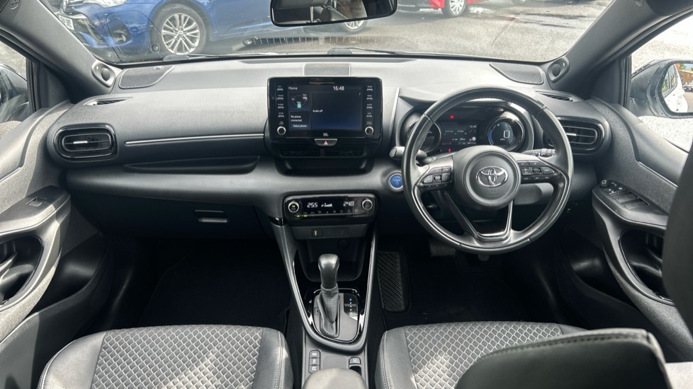 Toyota Yaris 1.5 Vvt-h Dynamic E-cvt Euro 6 Ss LO71EUC White #6