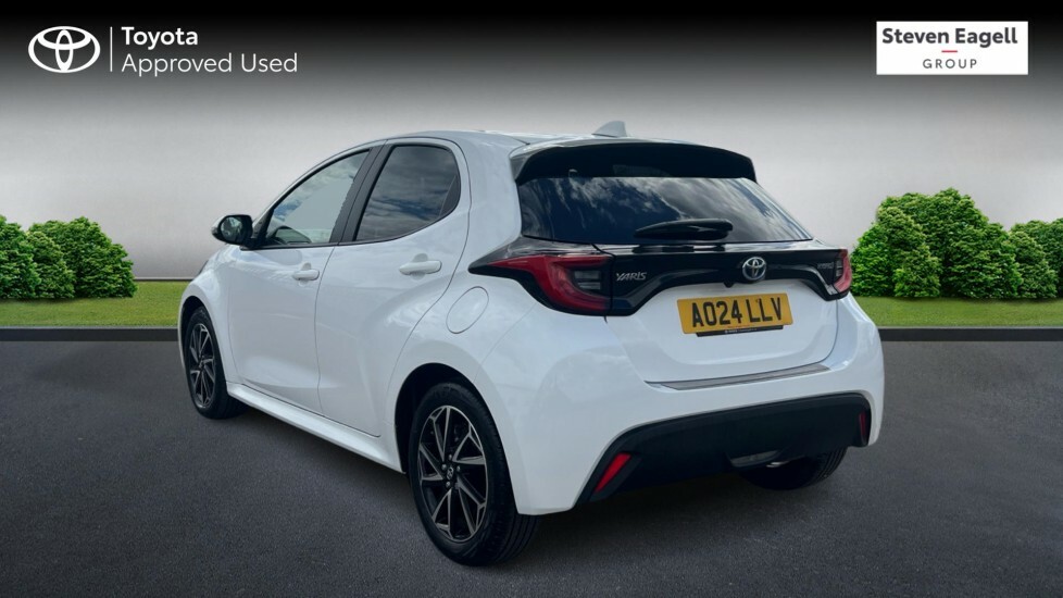 Toyota Yaris 1.5 Vvt-h Design E-cvt Euro 6 Ss AO24LLV White #4