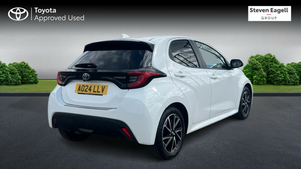 Toyota Yaris 1.5 Vvt-h Design E-cvt Euro 6 Ss AO24LLV White #2